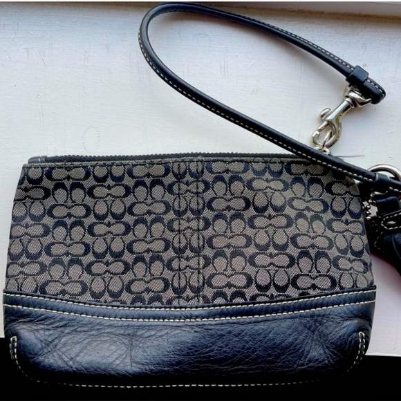 Coach Wristlet EUC - Picture 1 of 4